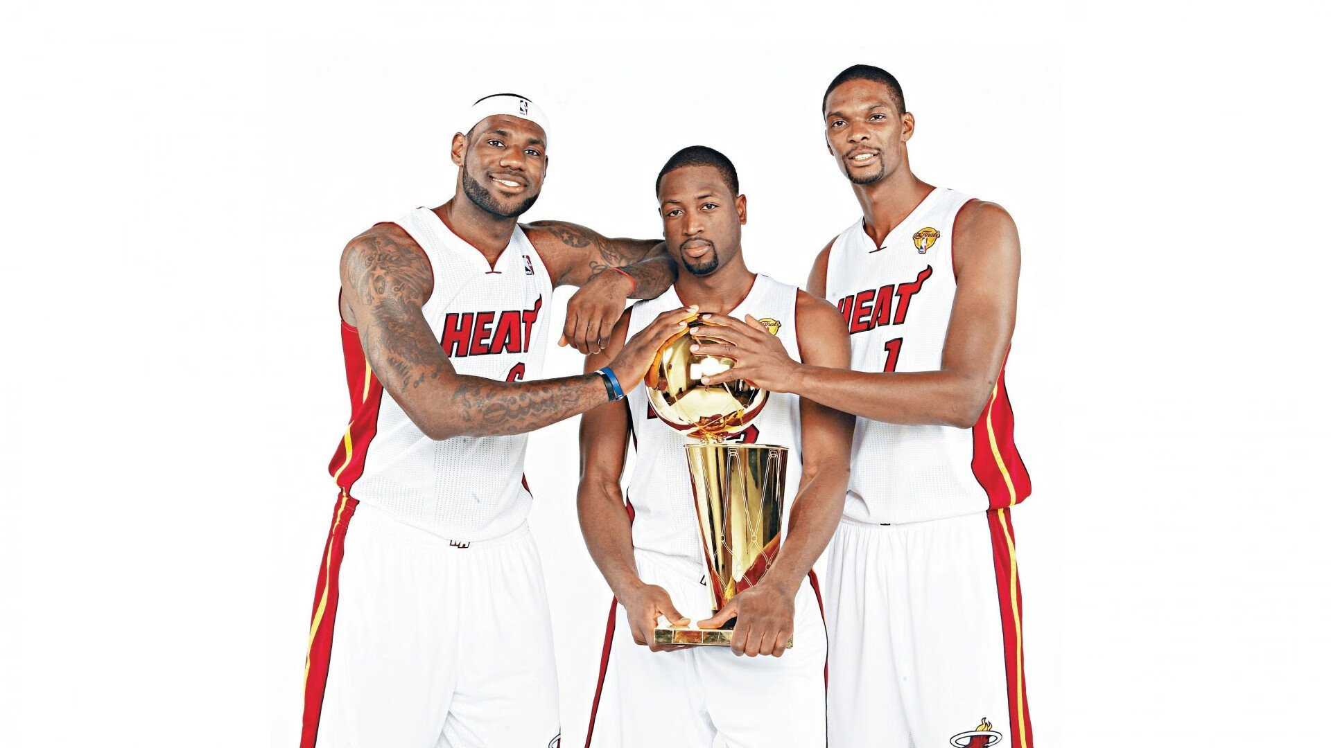 冠军球队主场球迷报答赛季支持开展感谢活动，球队拿冠军的说说